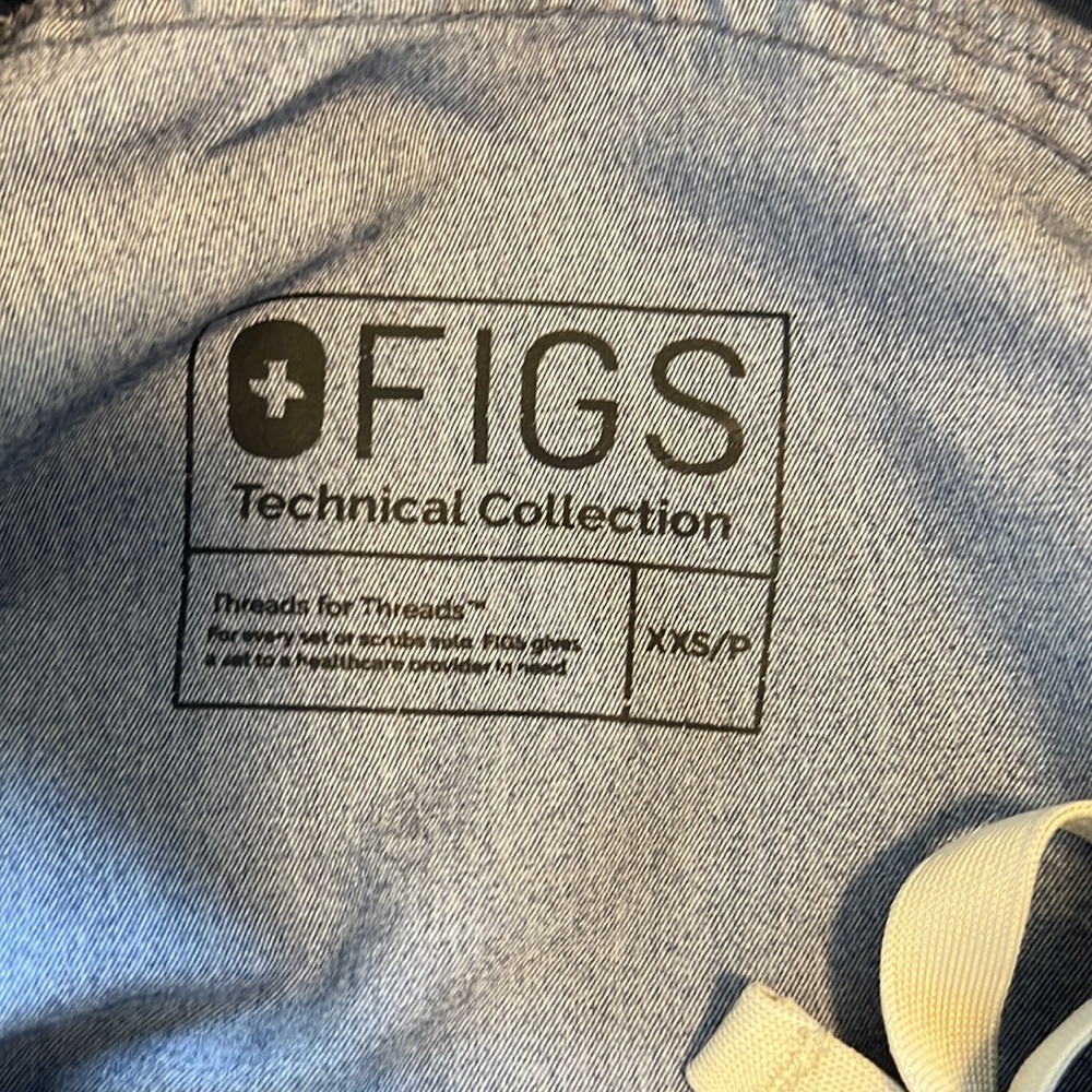 FIGS Scrub Set - Picture 8 of 8